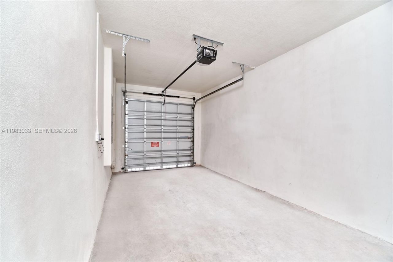 10447 NW 66th St , Doral, FL 33178 Photo