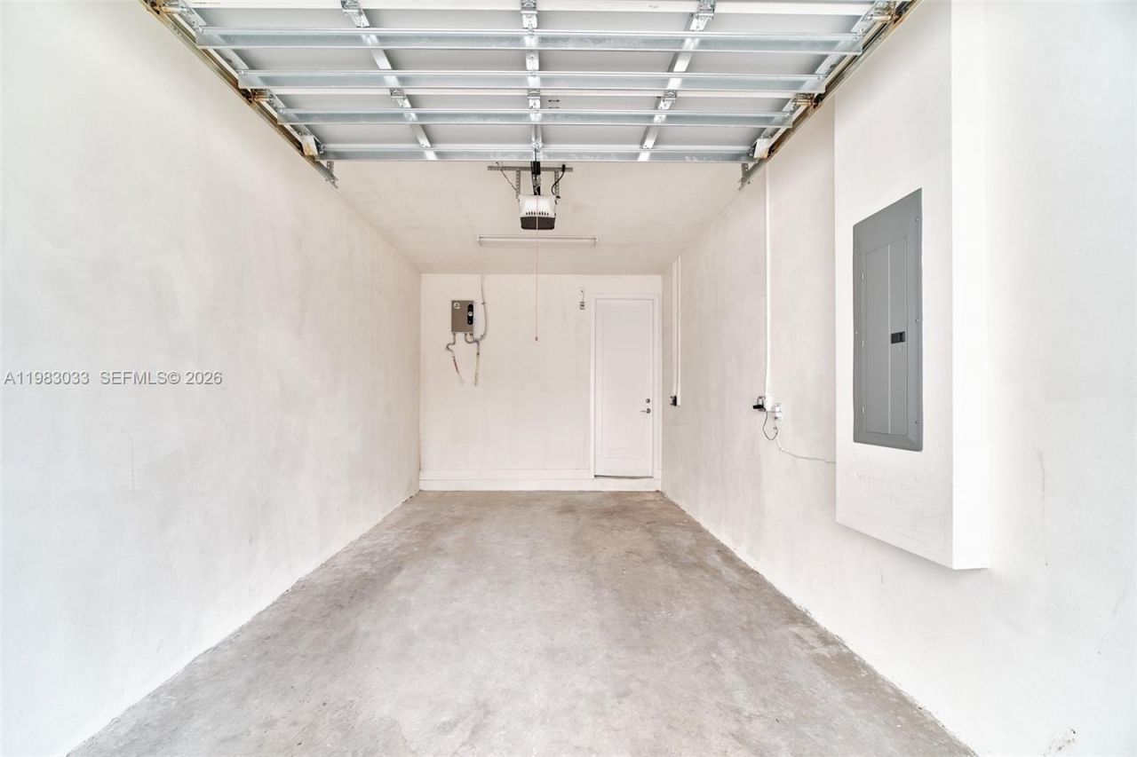 10447 NW 66th St , Doral, FL 33178 Photo