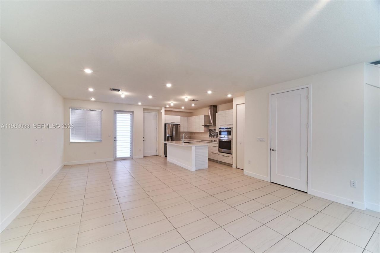 10447 NW 66th St , Doral, FL 33178 Photo