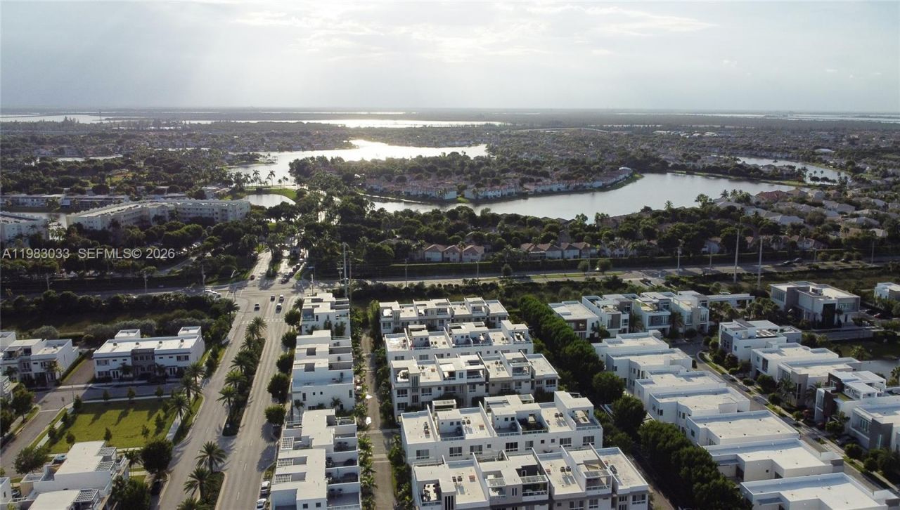 10447 NW 66th St , Doral, FL 33178 Photo