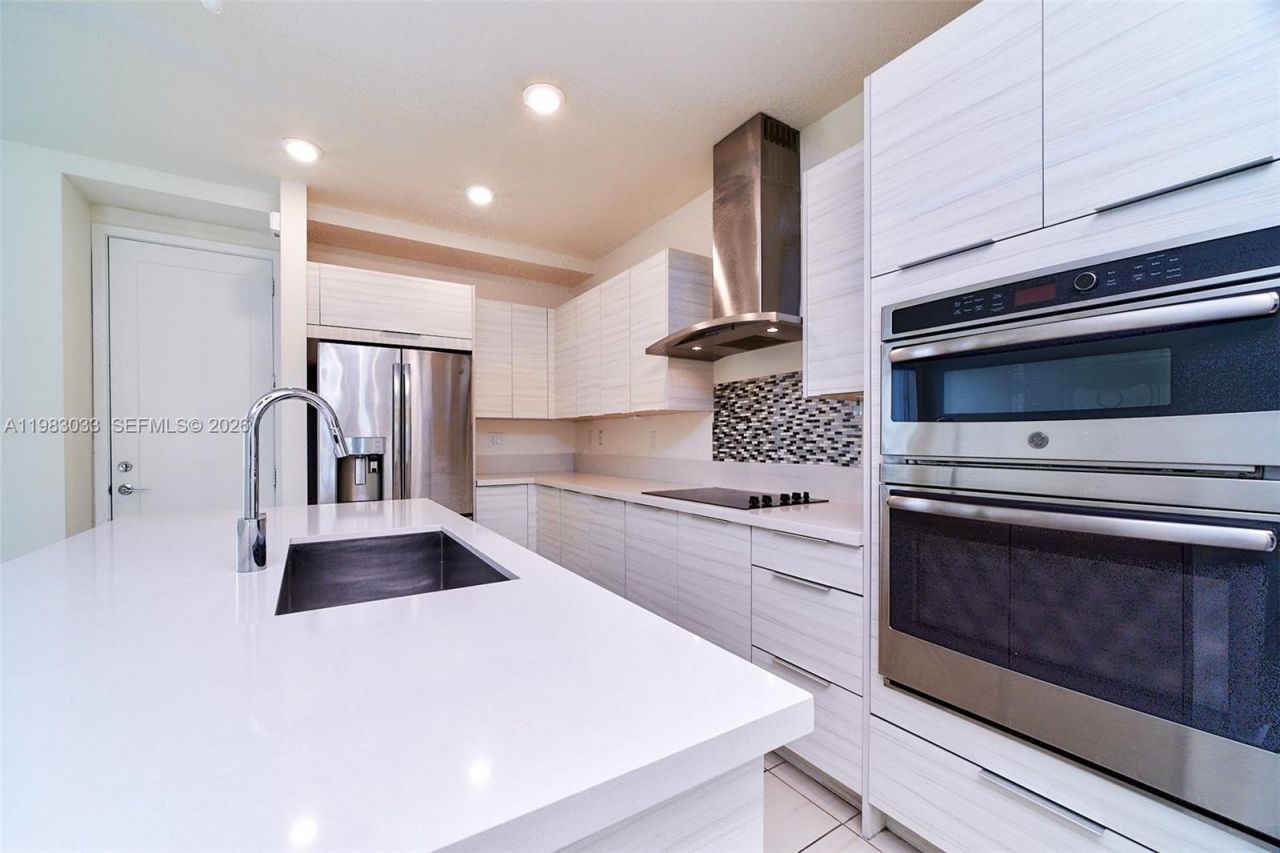 10447 NW 66th St , Doral, FL 33178 Photo