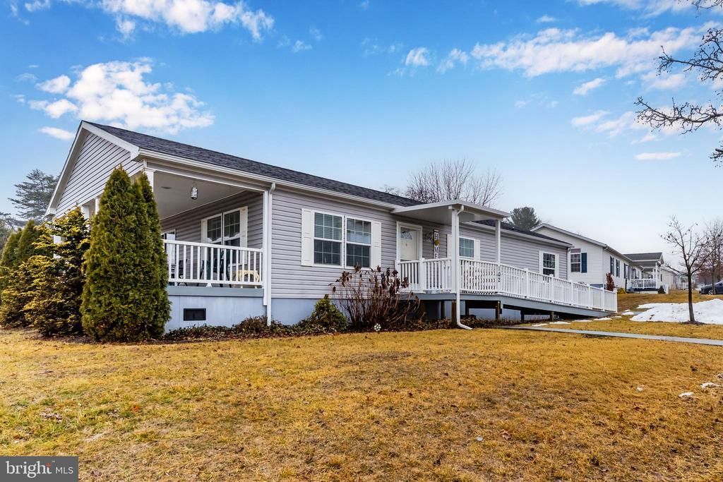 102 Oriole Drive, Carlisle, PA 17013 Main Photo