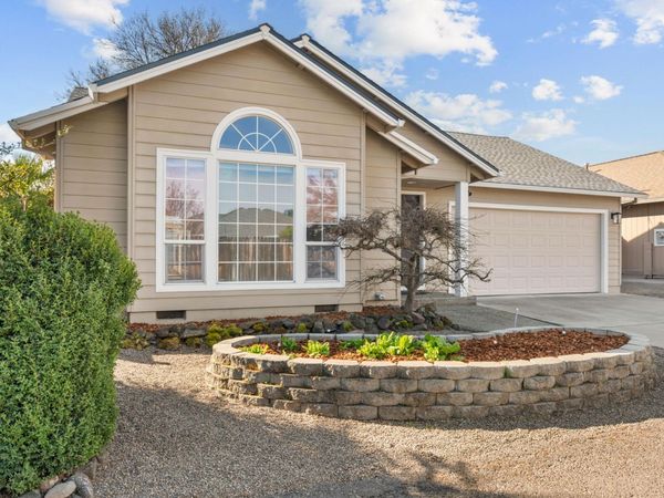 1818 Sarah Way, Medford, OR 97501