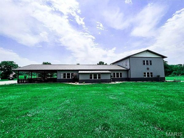 6038 McCarty Road , Kinmundy, IL 62854