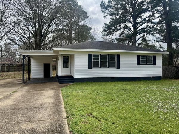 140 Juanita, Columbus, MS 39702