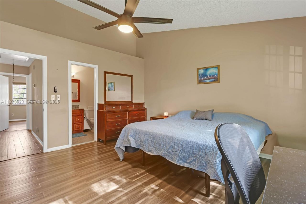 2881 S Cambridge Ln, Cooper City, FL 33026 Photo