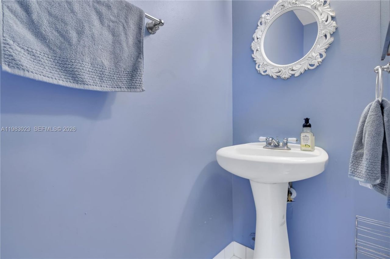 2881 S Cambridge Ln, Cooper City, FL 33026 Photo