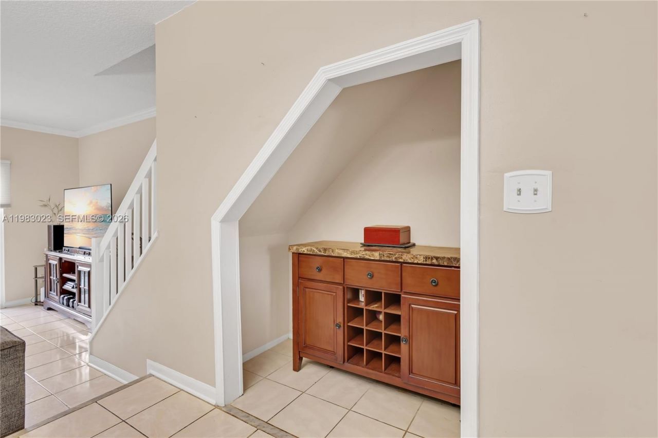 2881 S Cambridge Ln, Cooper City, FL 33026 Photo