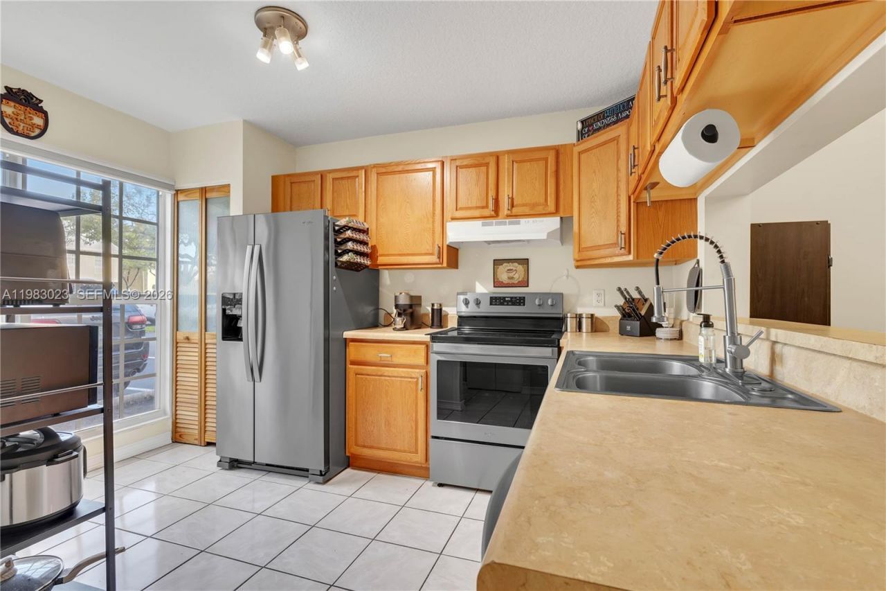 2881 S Cambridge Ln, Cooper City, FL 33026 Photo