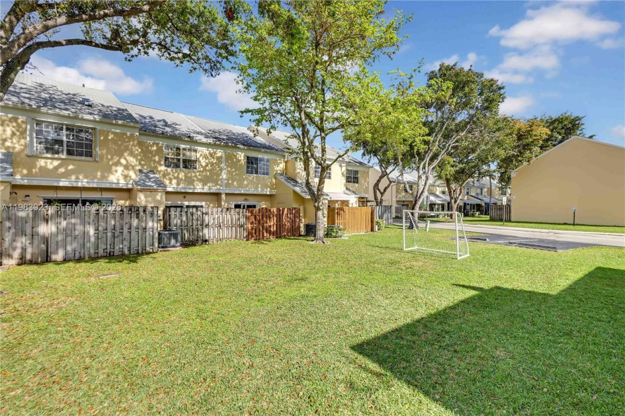 2881 S Cambridge Ln, Cooper City, FL 33026 Photo