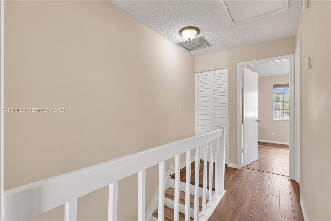 2881 S Cambridge Ln, Cooper City, FL 33026 Photo