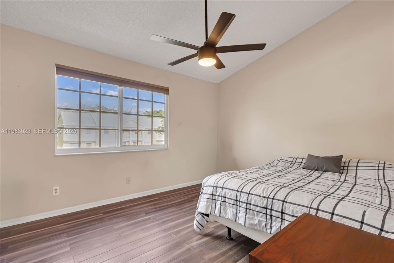 2881 S Cambridge Ln, Cooper City, FL 33026 Photo