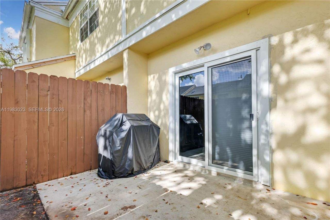 2881 S Cambridge Ln, Cooper City, FL 33026 Photo