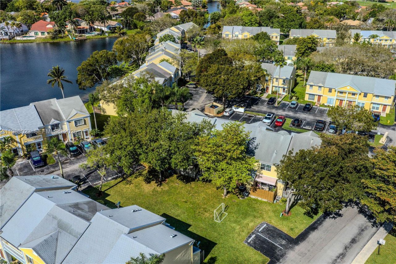 2881 S Cambridge Ln, Cooper City, FL 33026 Photo