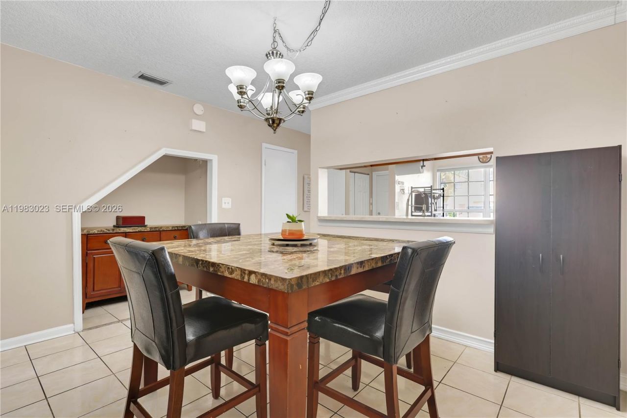 2881 S Cambridge Ln, Cooper City, FL 33026 Photo