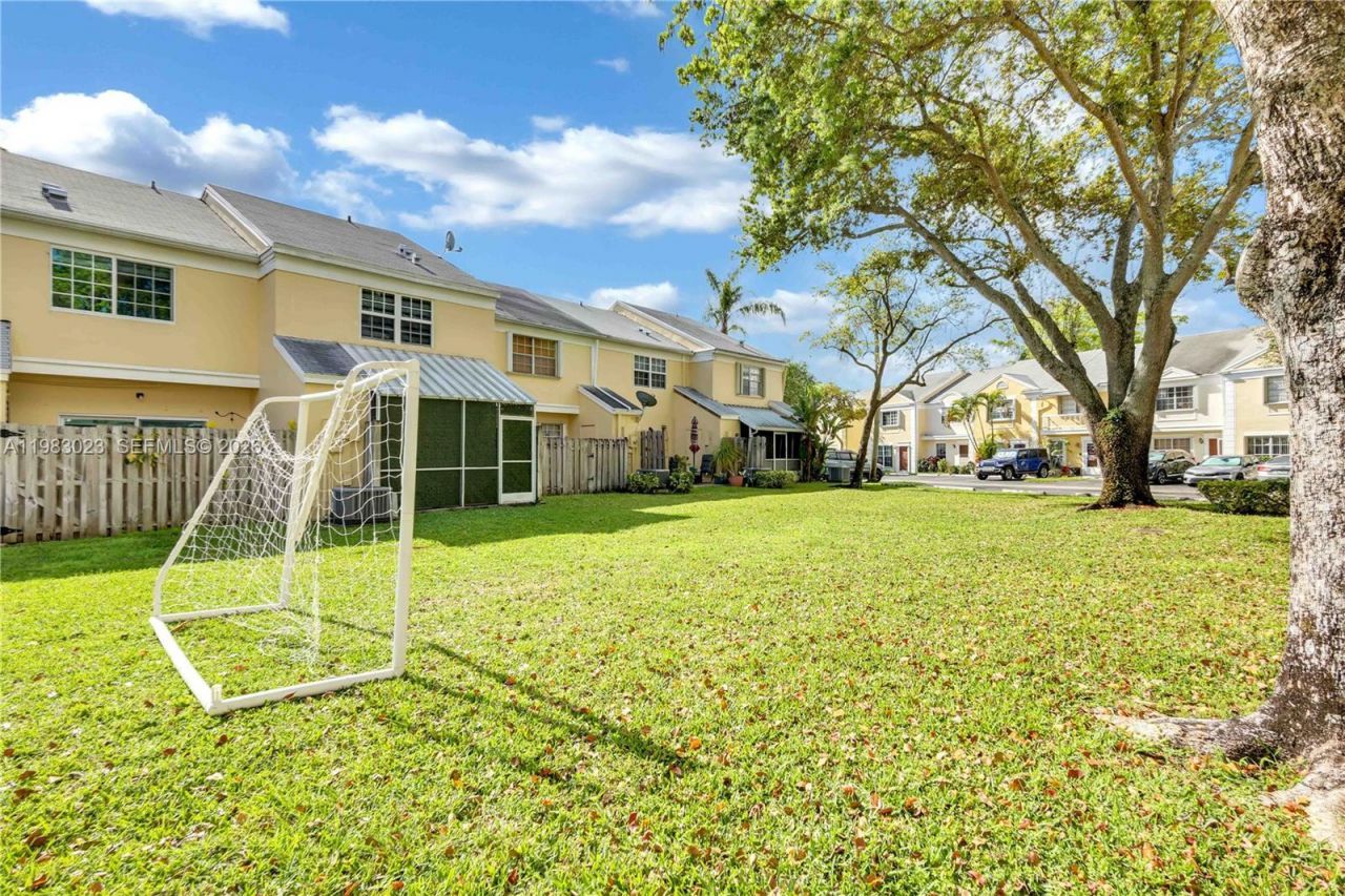 2881 S Cambridge Ln, Cooper City, FL 33026 Photo