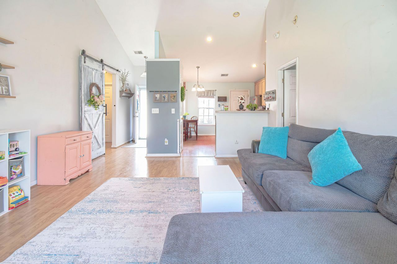 210 Sparkleberry Lane Photo 9