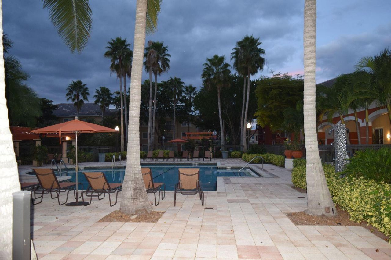 4175 N Haverhill Road, Unit 902, West Palm Beach, FL 33417 Photo