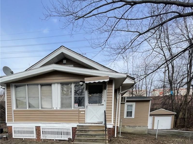 875 E 131st Street, Cleveland, OH 44108 Photo 1
