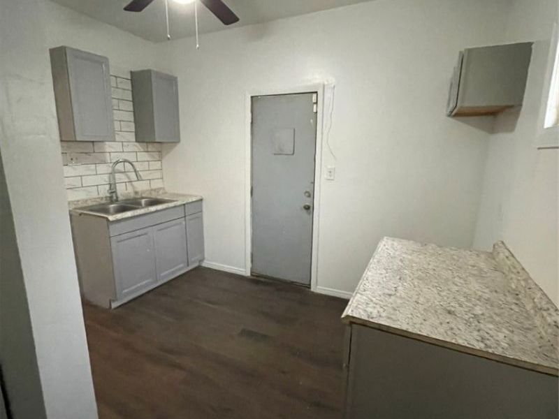 875 E 131st Street, Cleveland, OH 44108 Photo 11