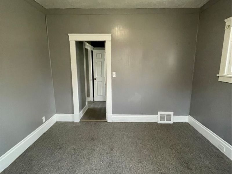 875 E 131st Street, Cleveland, OH 44108 Photo 17