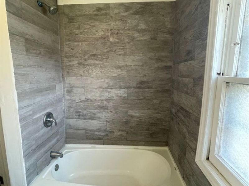 875 E 131st Street, Cleveland, OH 44108 Photo 20