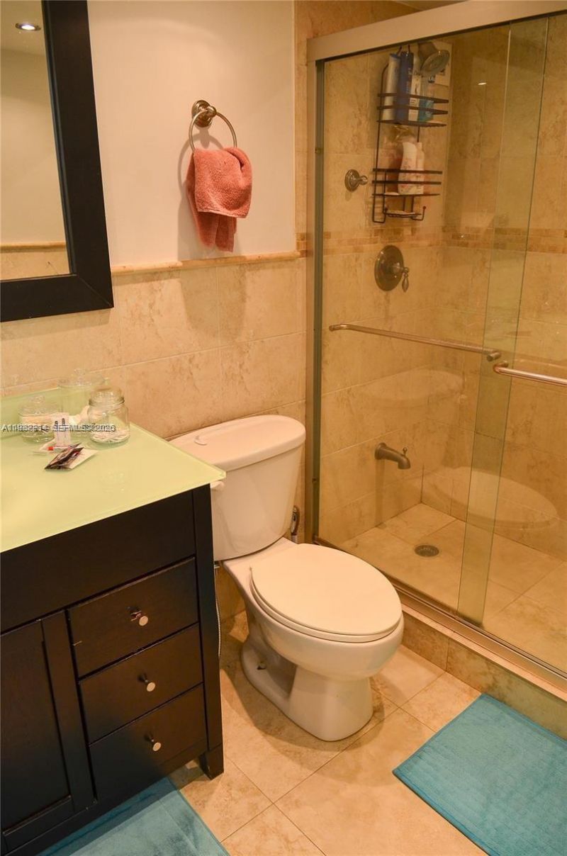 5555 Collins Ave , Unit 4A, Miami Beach, FL 33140 Photo