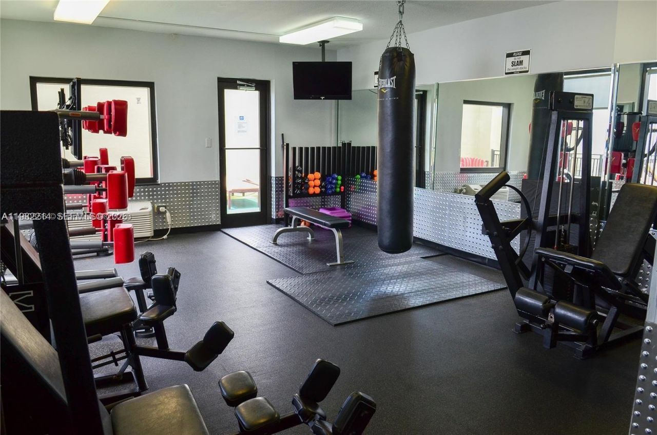 5555 Collins Ave , Unit 4A, Miami Beach, FL 33140 Photo