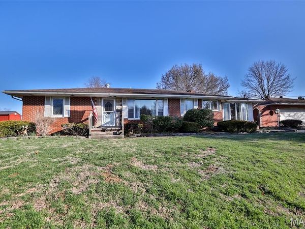 21 Midway Avenue, Cottage Hills, IL 62018