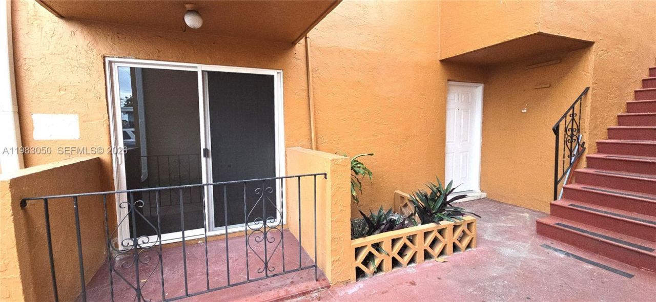 718 SE 8th St , Unit 1, Hialeah, FL 33010 Photo