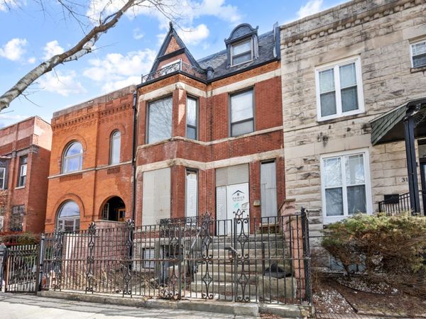 3143 S Giles Avenue, Chicago, IL 60616