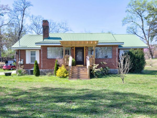 809 N Oakwood Street, Rossville, GA 30741