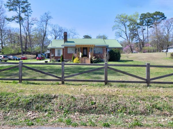 809 N Oakwood Street, Rossville, GA 30741