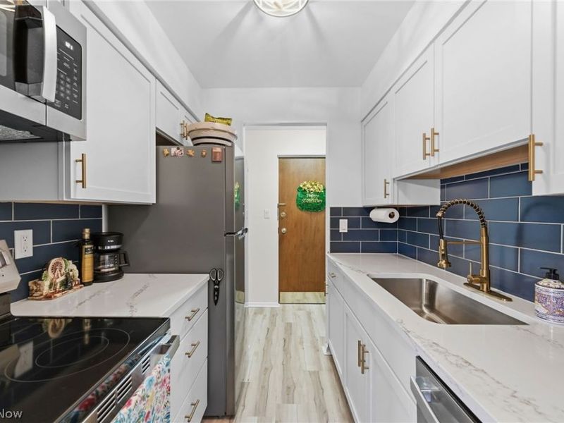 20312 Lorain Road, Unit 112, Fairview Park, OH 44126 Photo 10