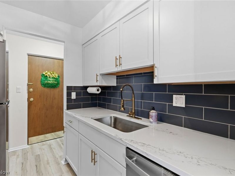 20312 Lorain Road, Unit 112, Fairview Park, OH 44126 Photo 9