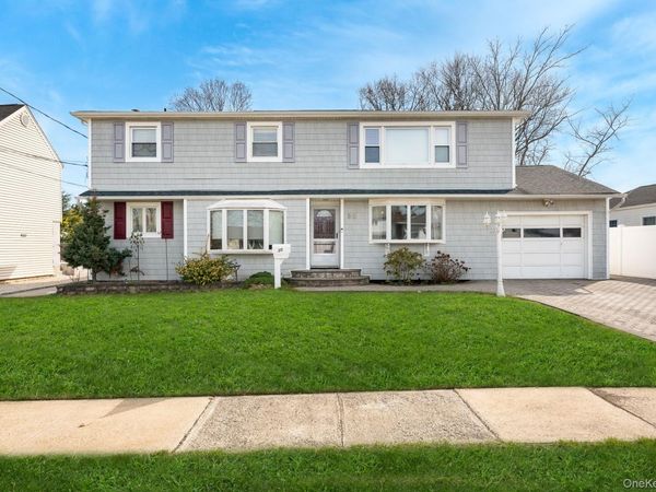 30 Poplar Avenue, Farmingdale, NY 11735