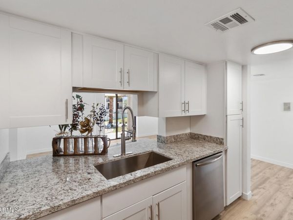 3033 E DEVONSHIRE Avenue, Unit 2033, Phoenix, AZ 85016