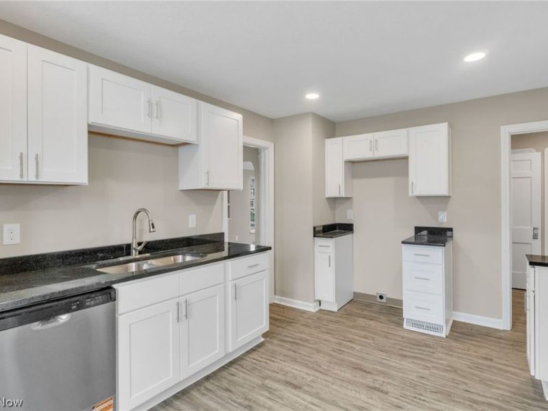 4870 W 14th Street, Cleveland, OH 44109 Photo 10