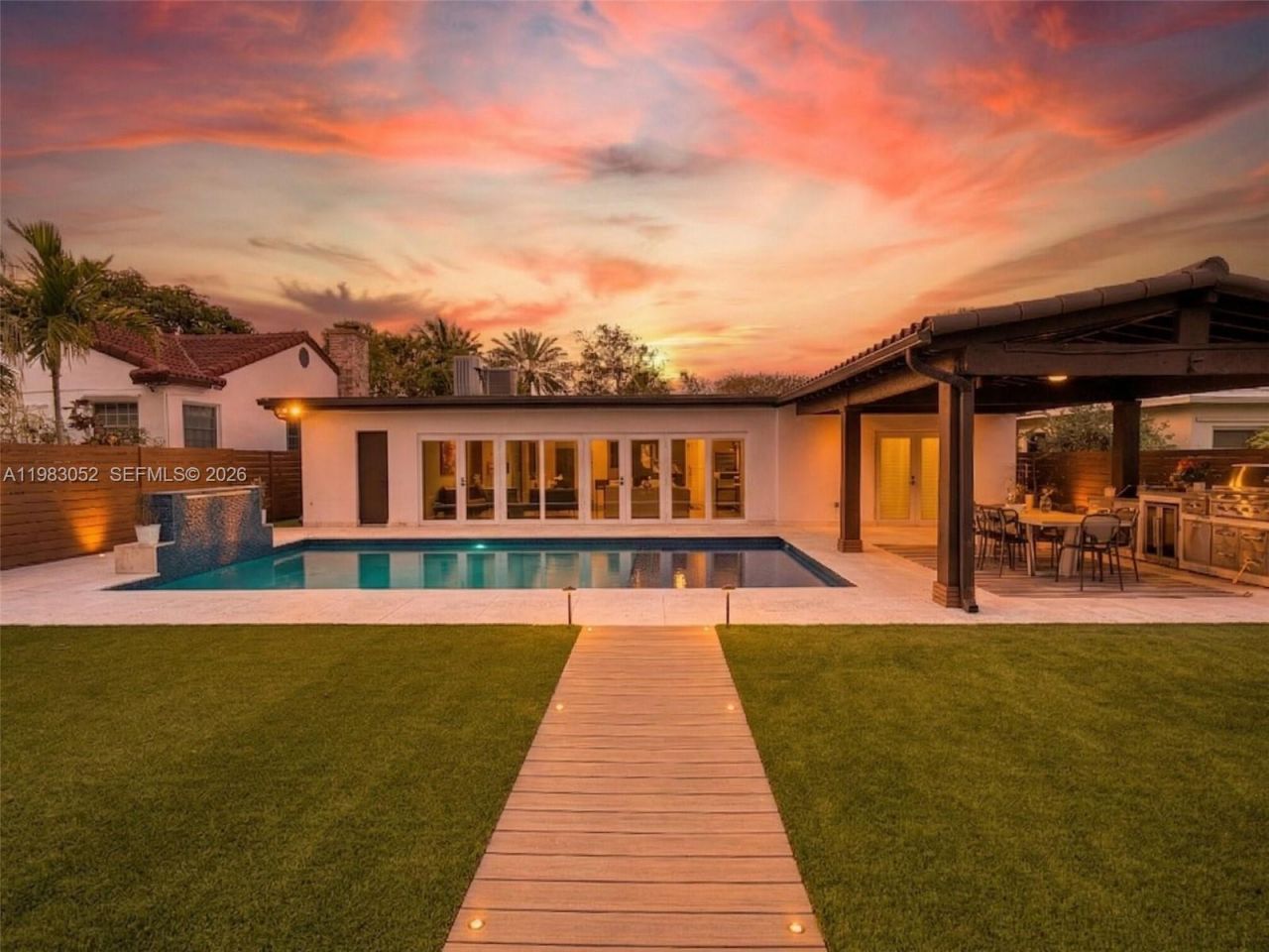 1560 Cleveland Rd, Miami Beach, FL 33141 Photo