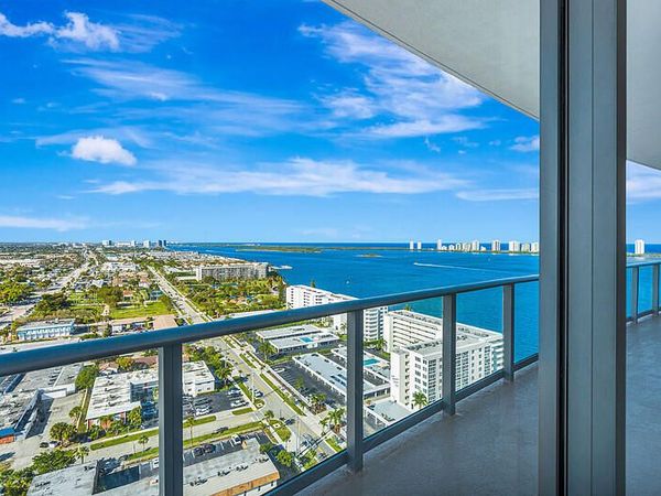 220 Lake Shore Drive, Unit 2105, Lake Park, FL 33403