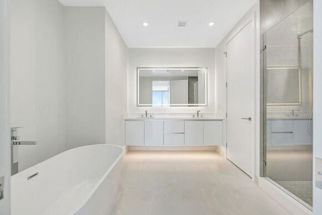 220 Lake Shore Drive, Unit 2105, Lake Park, FL 33403 Photo