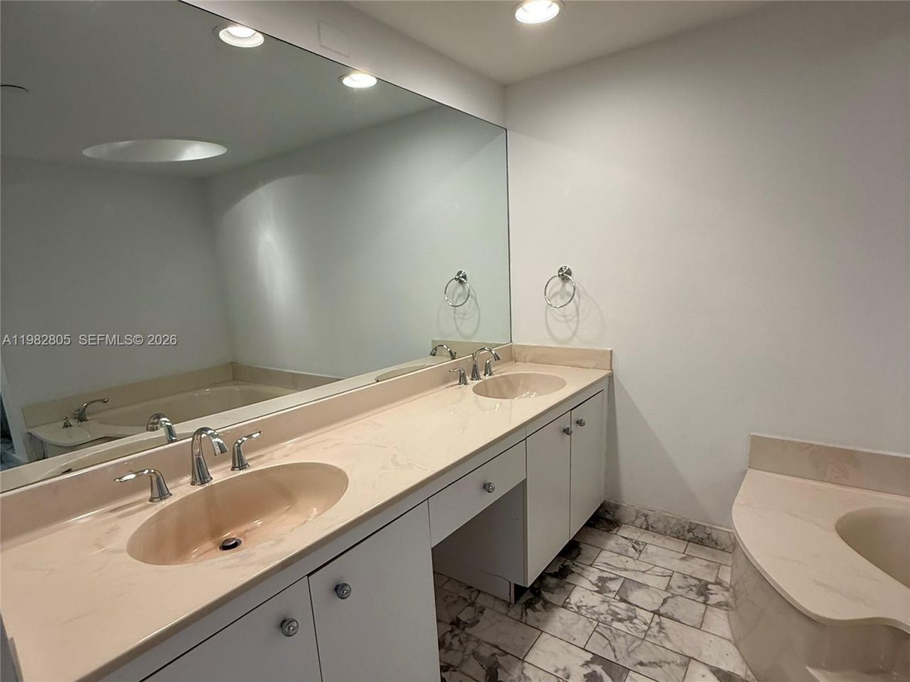 4000 Towerside Ter , Unit 1401, Miami, FL 33138 Photo