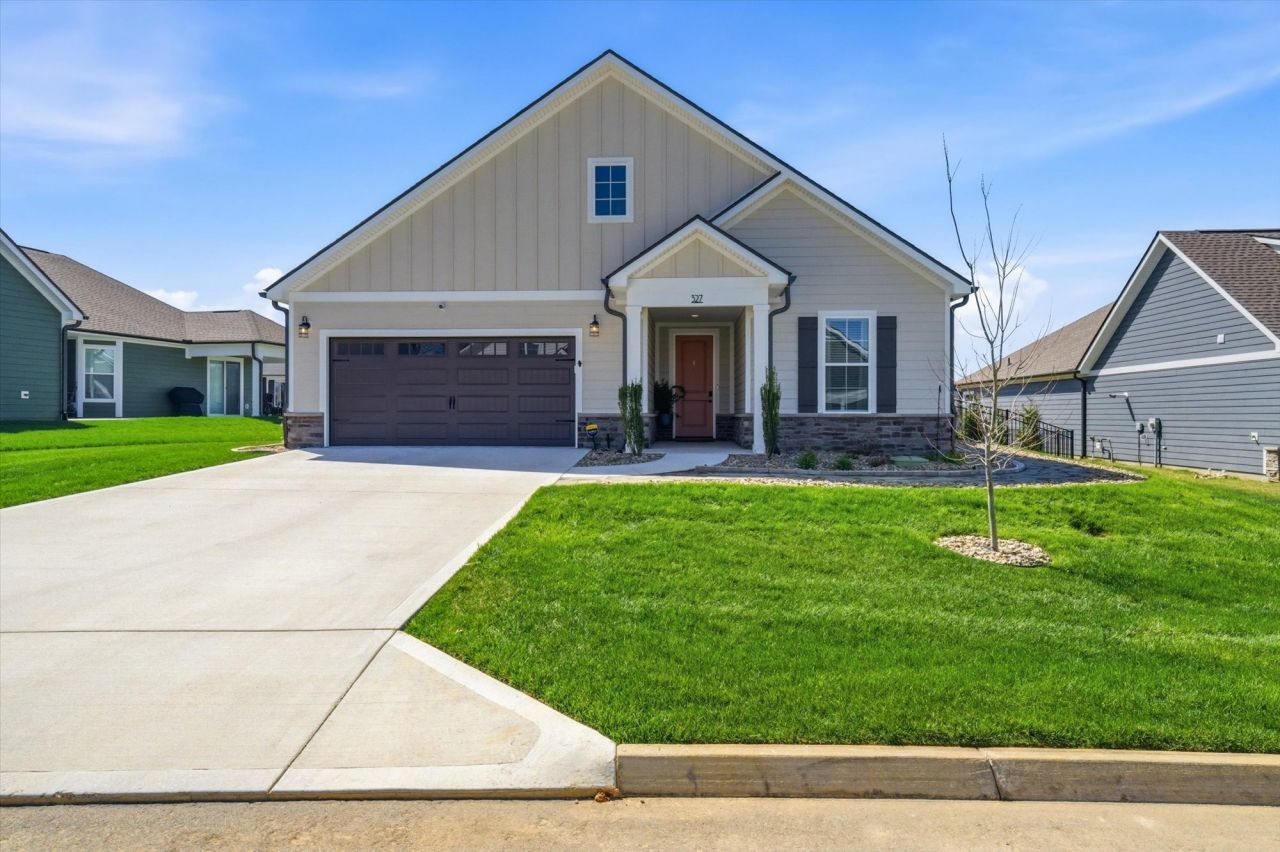 327 Trillium Trl , Lenoir City, TN 37771 Main Photo