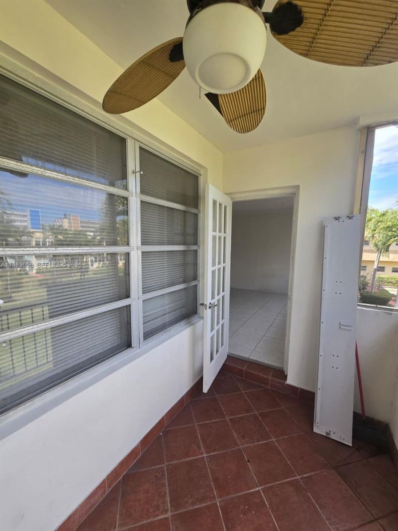 851 NE 14th Ave, Unit 414, Hallandale Beach, FL 33009 Photo