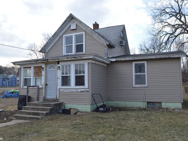 203 N Cedar Avenue, Graettinger, IA 51342