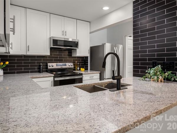 10943 Carmel Crossing Road, Charlotte, NC 28226