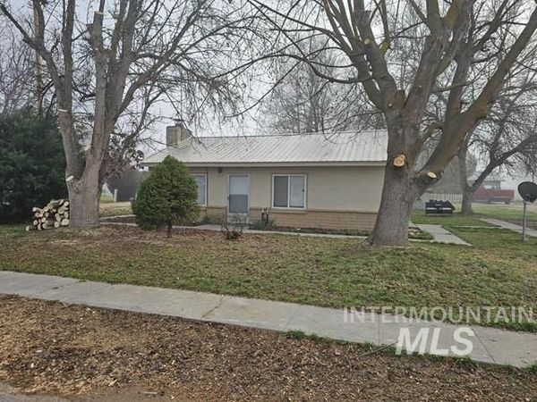 918 N 11th St, Payette, ID 83661