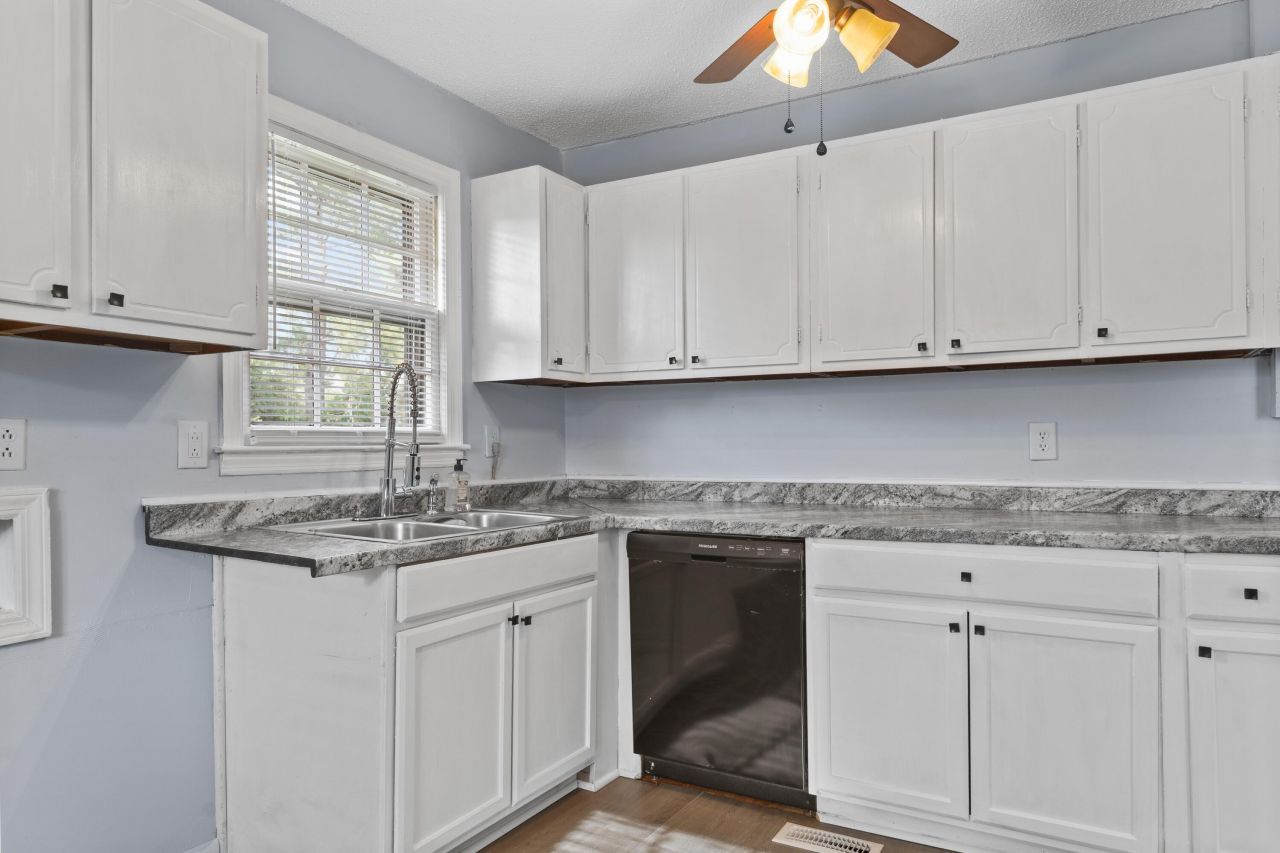 135 Terry Street Photo 7