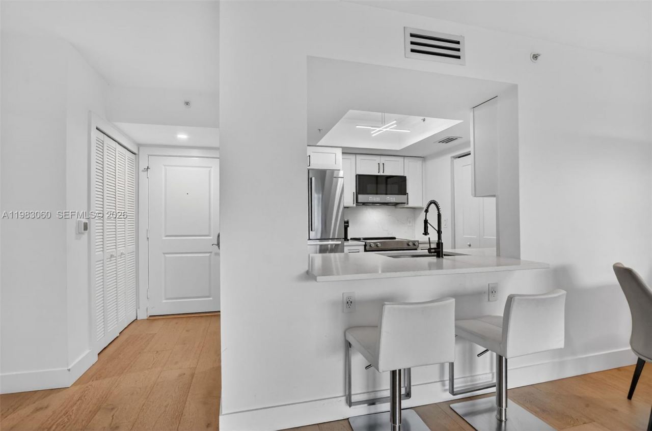 99 SE Mizner Blvd, Unit 824, Boca Raton, FL 33432 Photo