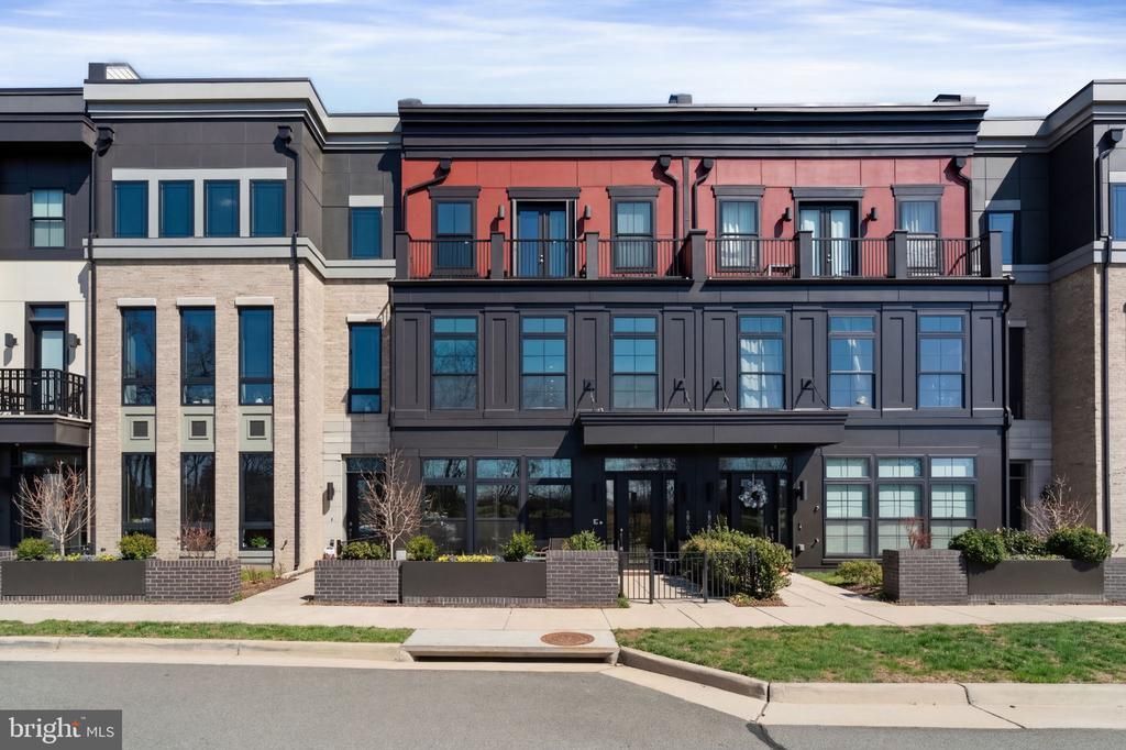 20430 Northpark Drive, Ashburn, VA 20147 Main Photo